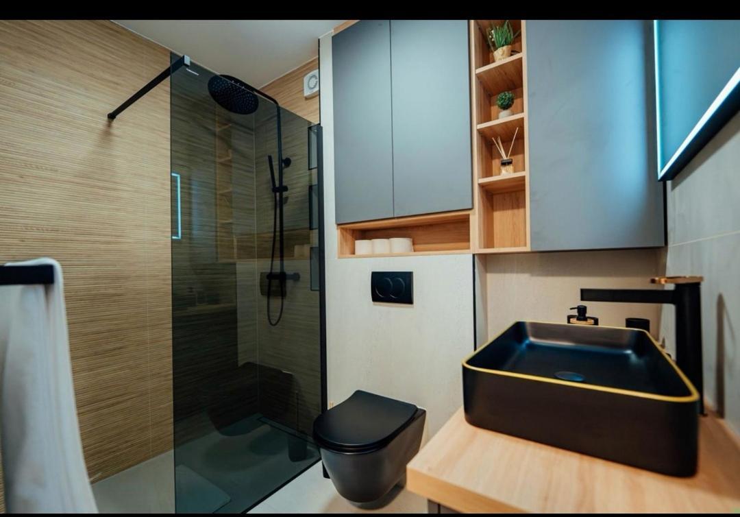Black Queen Apartment Split Buitenkant foto